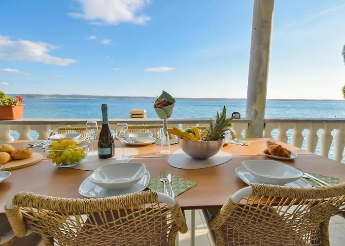 Seafront Escape - Happy Apartment *