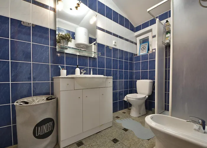 Apartment Seafront Escape - Happy *