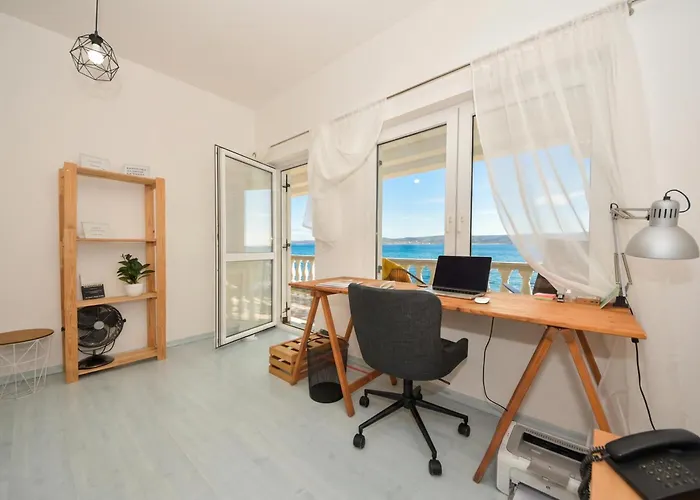 Apartment Seafront Escape - Happy *