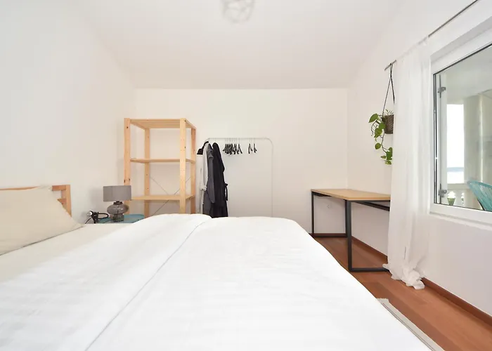 Apartment Seafront Escape - Happy