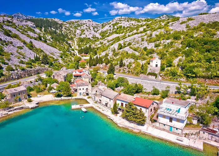 Apartment Seafront Escape - Happy *