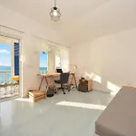 Seafront Escape - Happy Šibuljina