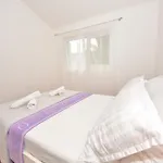 Seafront Escape - Happy * Šibuljina
