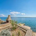Apartment Seafront Escape - Happy Sibuljina