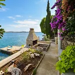 Seafront Escape - Happy *