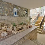 Apartment Seafront Escape - Happy *