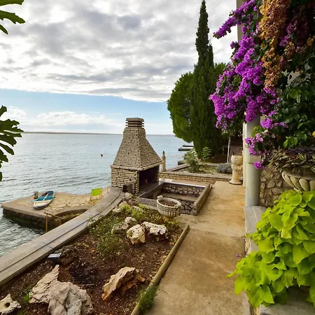 Seafront Escape - Happy