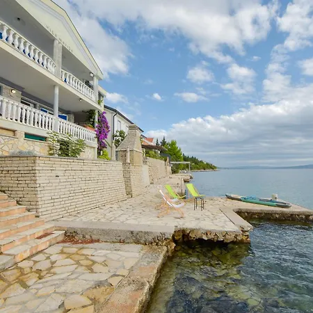 Seafront Escape - Happy Apartamento