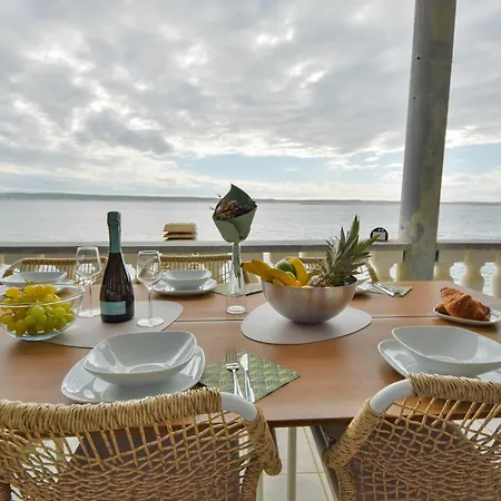 Seafront Escape - Happy Apartamento Šibuljina