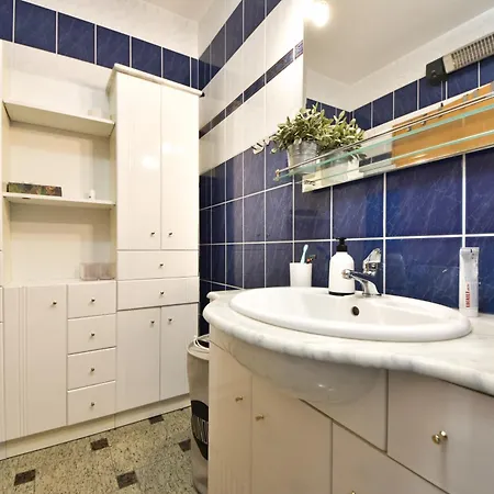 Feriehus Seafront Escape - 4Br Beachfront Villa For 8 Šibuljina