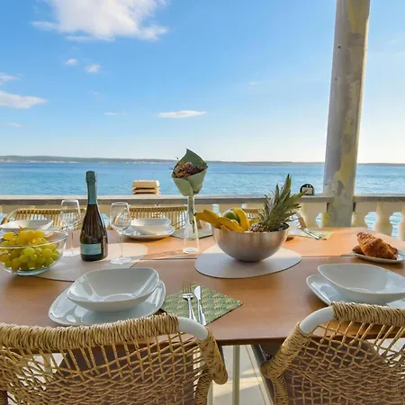 Seafront Escape - 4Br Beachfront Villa For 8 Šibuljina