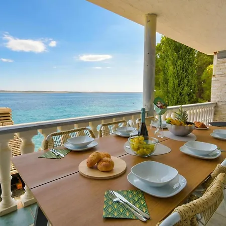Apartman Seafront Escape - Happy *