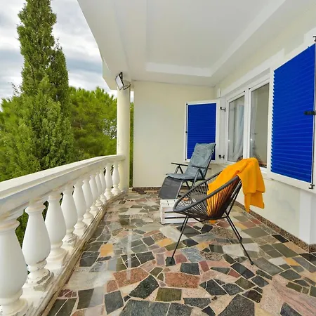 Seafront Escape - Happy * Šibuljina