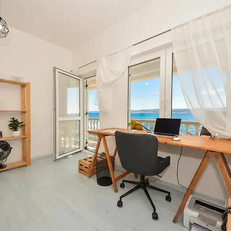 Seafront Escape - 4Br Beachfront Villa For 8 *