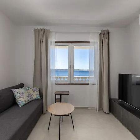 Seafront Escape - 4Br Beachfront Villa For 8