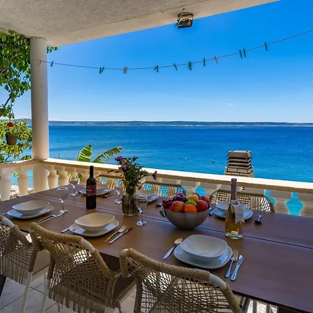 Seafront Escape - 4Br Beachfront Villa For 8