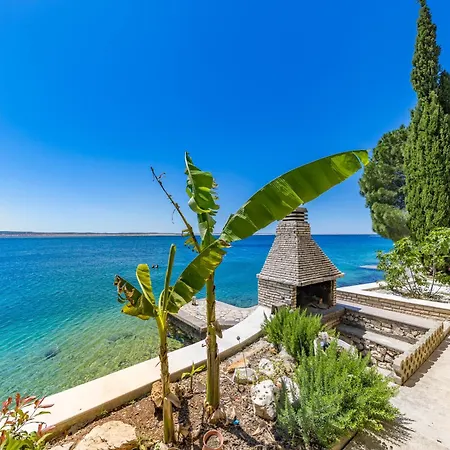 Feriehus Seafront Escape - 4Br Beachfront Villa For 8 *