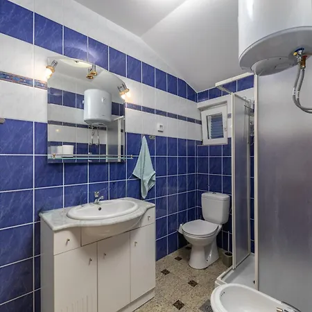 Seafront Escape - 4Br Beachfront Villa For 8