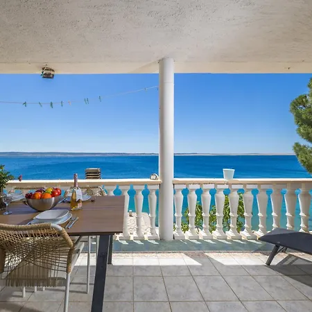 Feriehus Seafront Escape - 4Br Beachfront Villa For 8