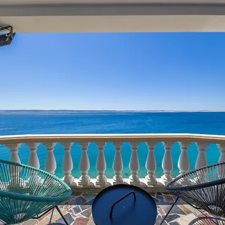 Seafront Escape - 4Br Beachfront Villa For 8 *