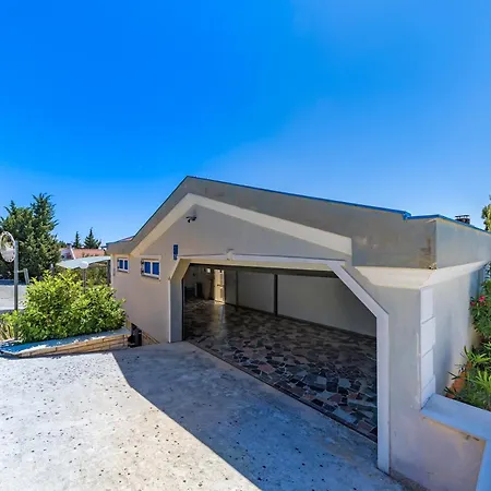 Seafront Escape - 4Br Beachfront Villa For 8 * Šibuljina