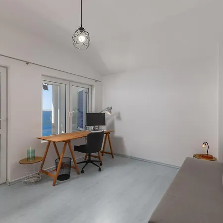 Seafront Escape - 4Br Beachfront Villa For 8