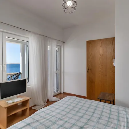Seafront Escape - 4Br Beachfront Villa For 8 *