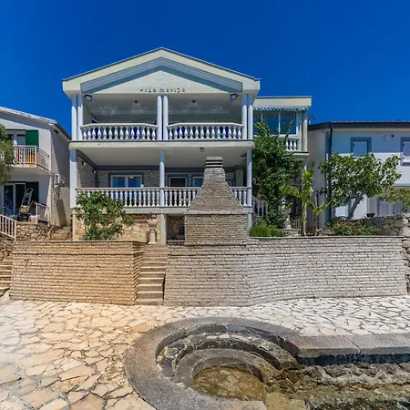 Seafront Escape - 4Br Beachfront Villa For 8 Feriehus