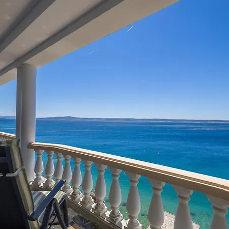 Seafront Escape - 4Br Beachfront Villa For 8 *