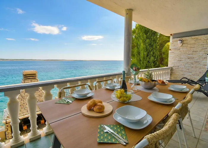 Seafront Escape - Happy Apartman