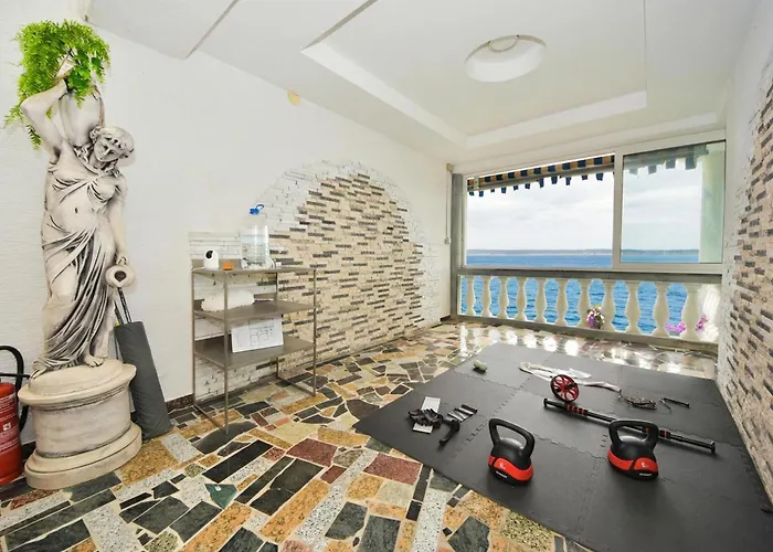 Seafront Escape - Happy * Sibuljina