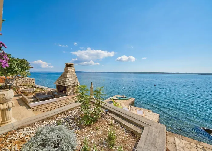 Seafront Escape - Happy * Sibuljina